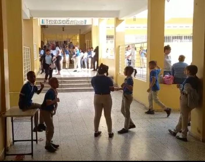 Inicio del año escolar marcado con llamado masivo a estudiantes, faltas de aulas y quejas de maestros