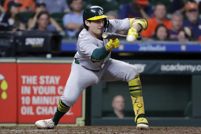 Atléticos anotan 2 en la 12ma y superan 4-3 a Astros