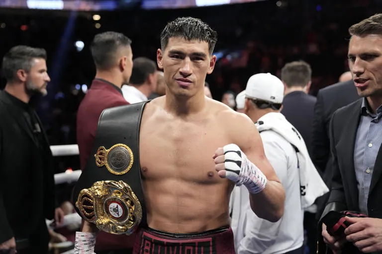 Dmitry Bivol responde sobre la posible revancha con Canelo Álvarez