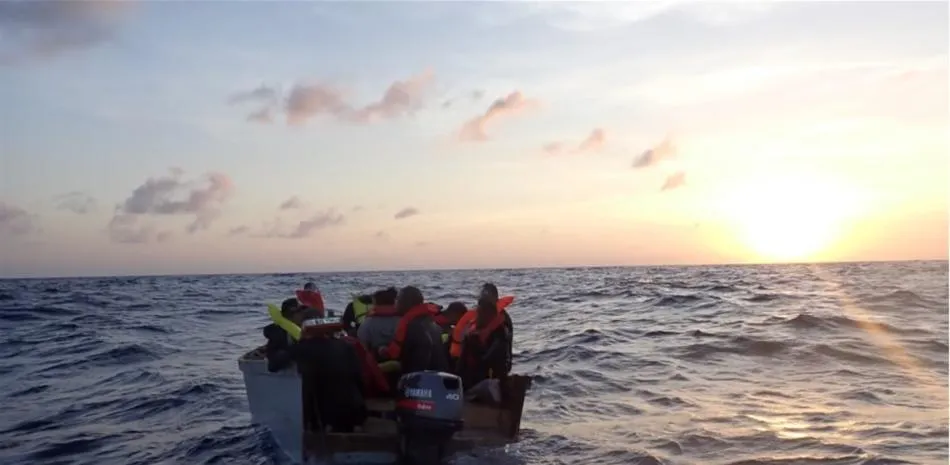  Repatrían a doce migrantes dominicanos
