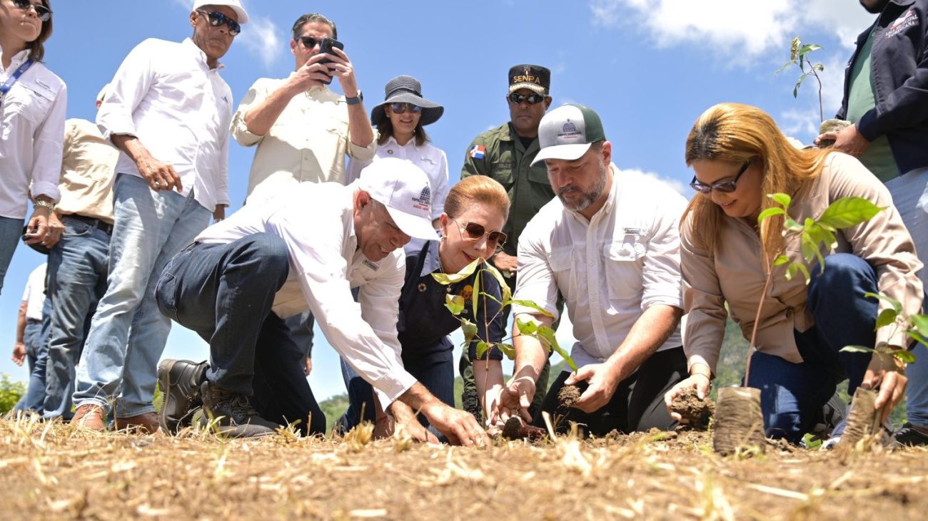 Ministerio de Medio Ambiente y Sur Futuro inician las actividades del Mes de la Reforestación, en la región Sur del país