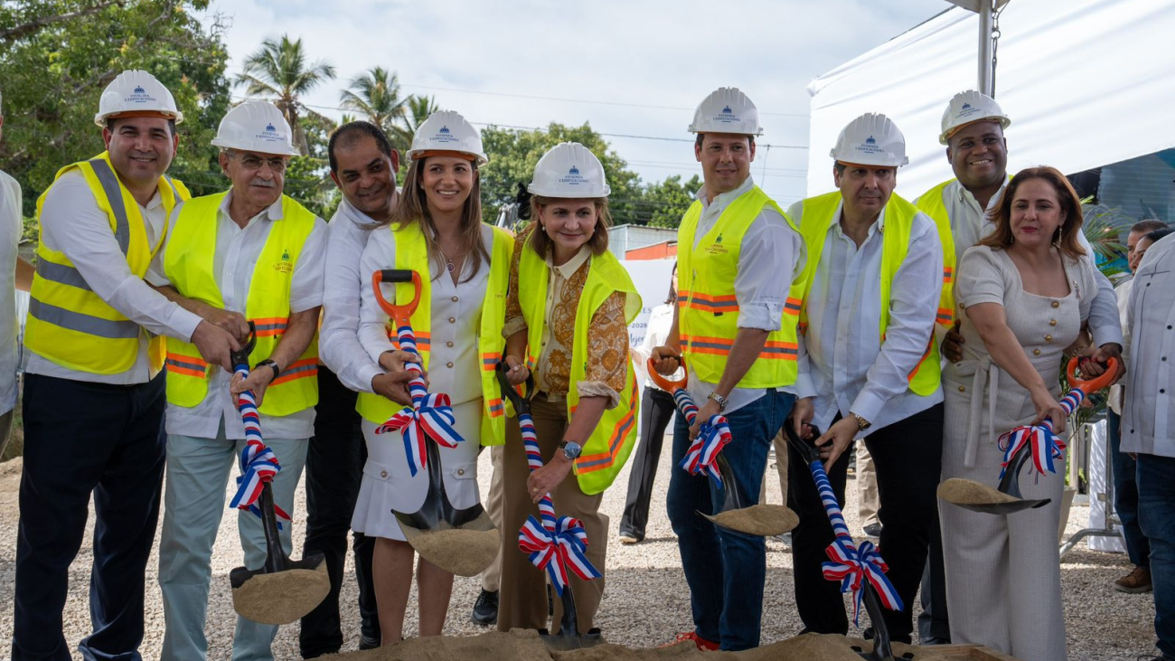 Vicepresidenta Raquel Peña y ministro Bonilla inician construcción de Unidad Traumatológica del Hospital Luis Bogaert en Valverde