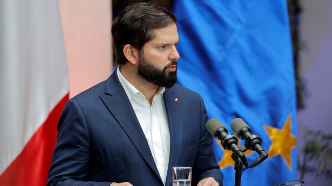 Boric "rechaza y desmiente" la denuncia de acoso sexual en su contra