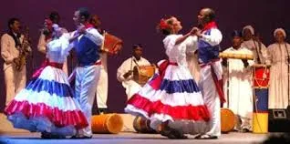 Inauguran torneo beisbolero con salsa de Cuba y merengue RD
