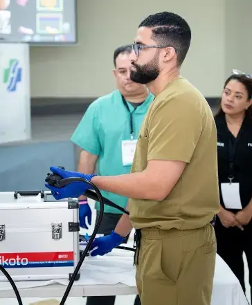 HOMS capacita a médicos en endoscopia terapéutica