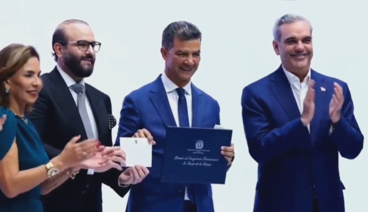 Ydanis Rodríguez gana Premio Oscar de la Renta al Emigrante