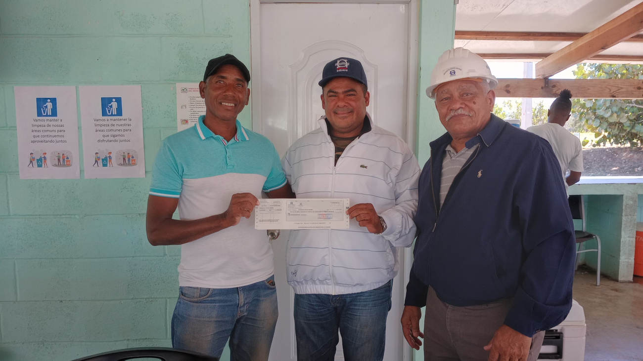 Indrhi continúa desembolso de compensaciones a familias impactadas por construcción de la presa Monte Grande