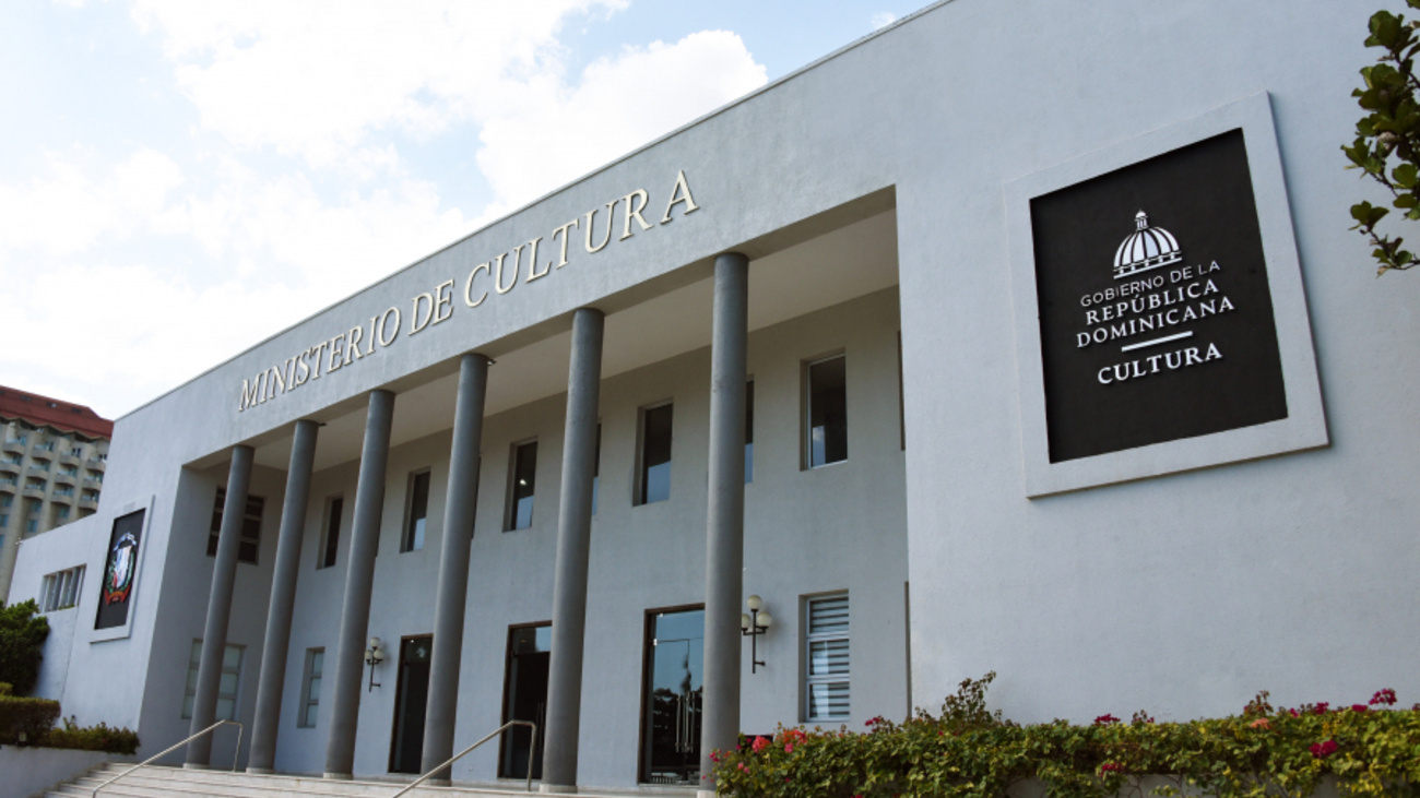 Ministerio de Cultura entrega el Premio Anual de Historia 2023 y los Premios Anuales de Literatura 2024
