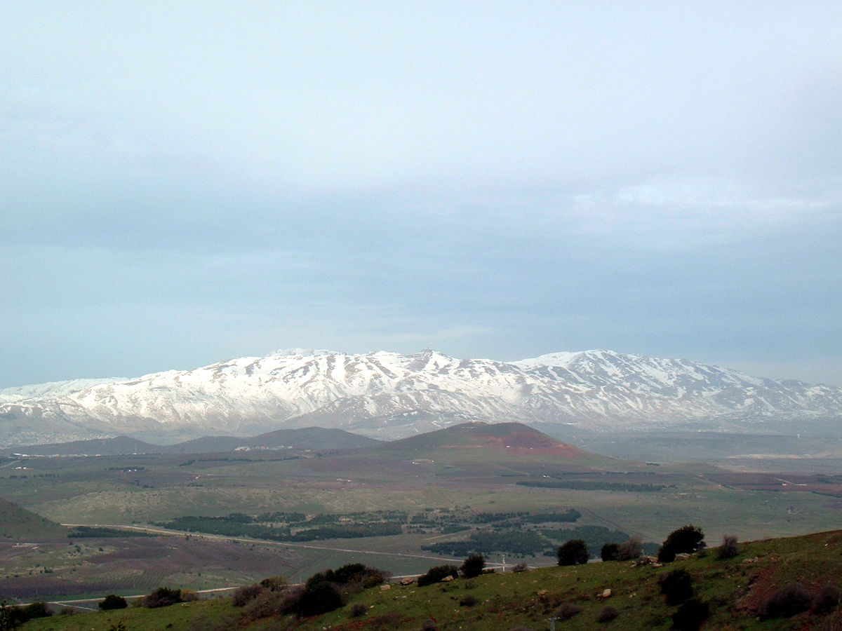 Reportan que Israel tomó el control de la posición militar siria del monte Hermón