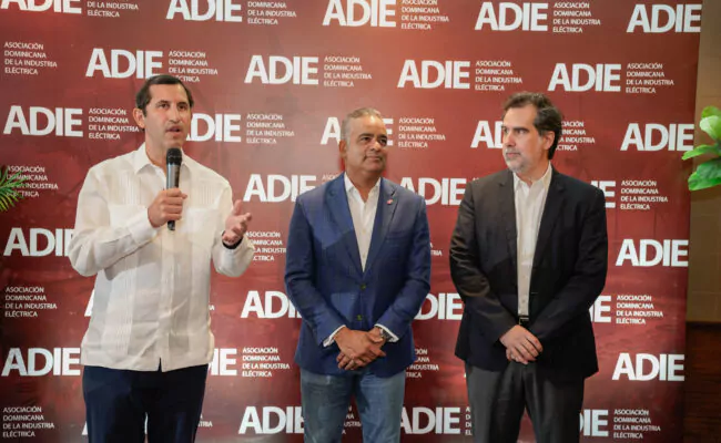 Roberto-Herreara-Joel-Santos-y-Manuel-Cabral-2-650x400
