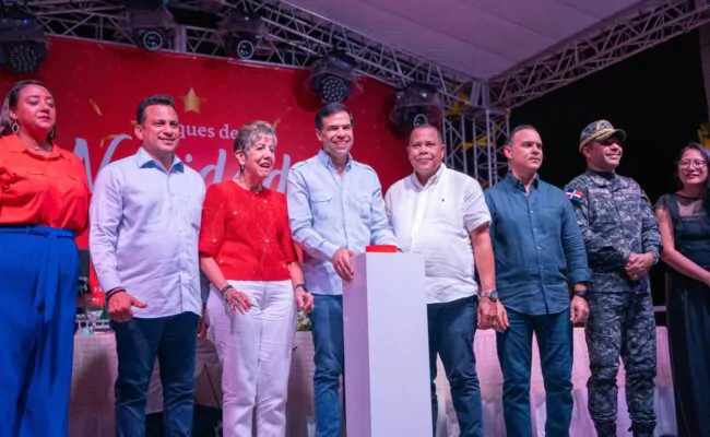 Roberto Ángel inicia en Puerto Plata programa "Parques de Navidad"