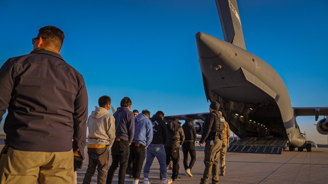 "Aceptaremos con los brazos abiertos": México niega que rechazara un vuelo de deportación de EE.UU.