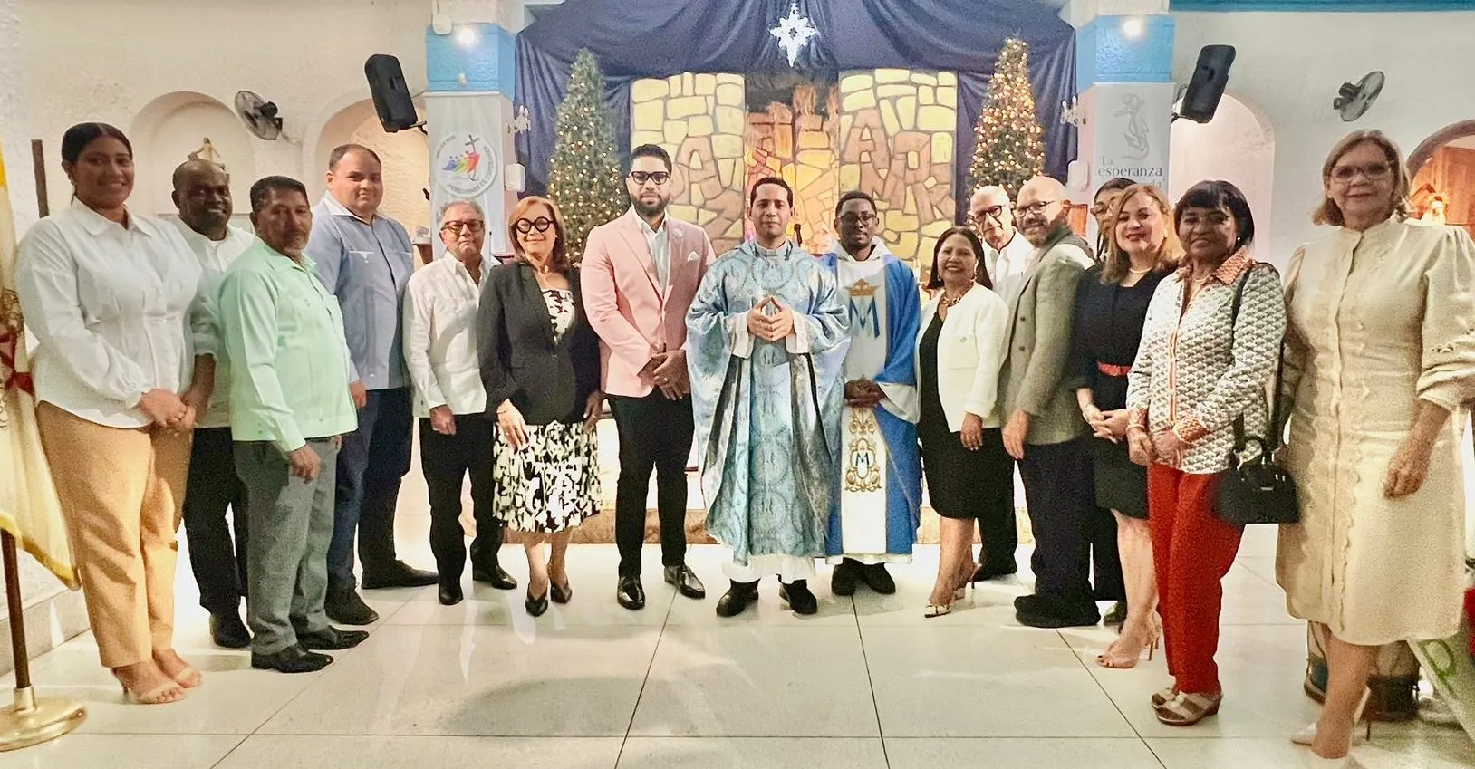Dominicanos asisten a misa Virgen de la Altagracia