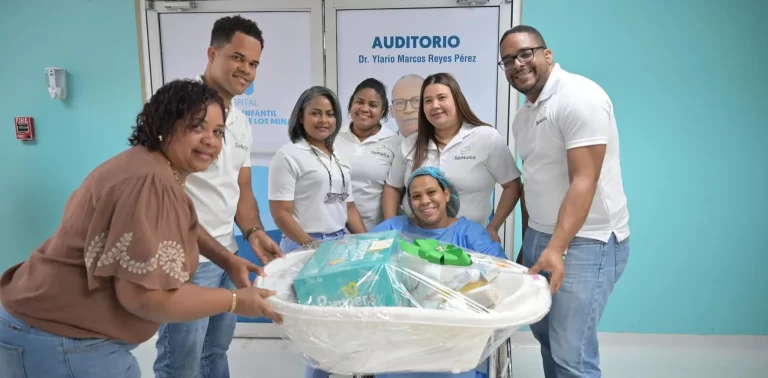“Por tercer año consecutivo, SeNaSa entrega canastillas a los primeros bebés del 2025”.