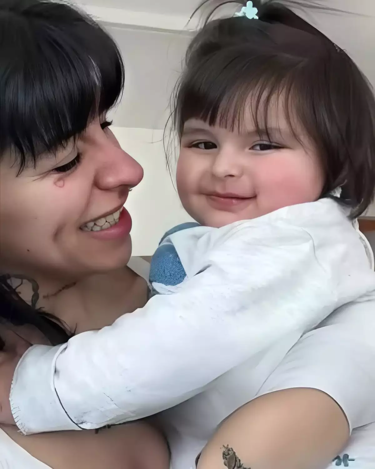 Cazzu comparte sus primeras fotos del 2025, ¡con Inti incluida!