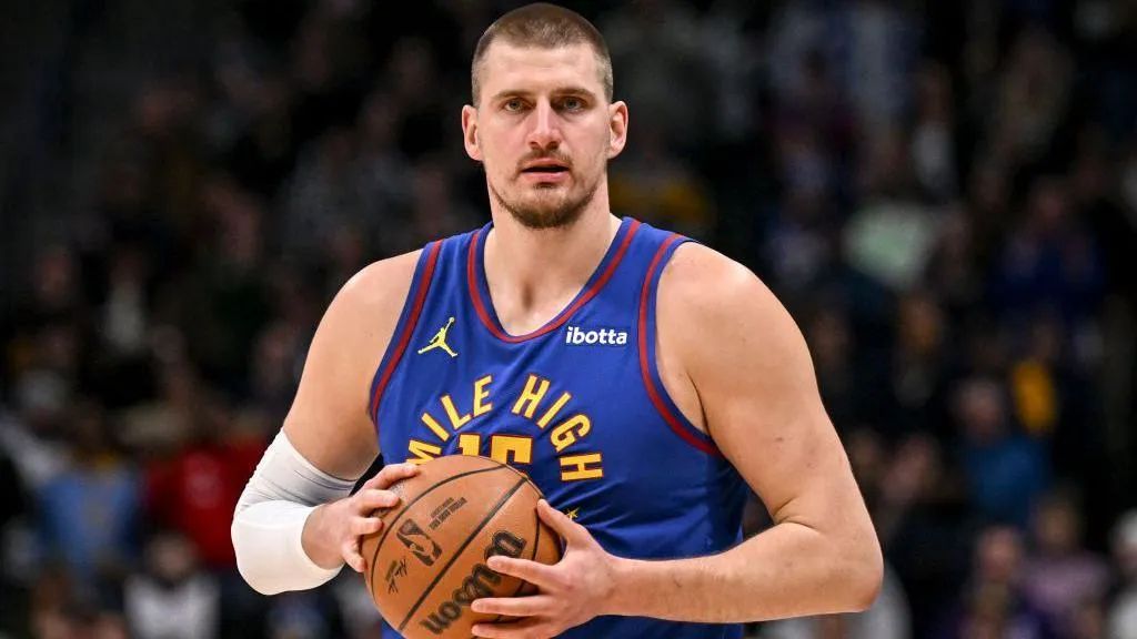 Nikola Jokic cumple 30 años y tiene una de sus mejores temporadas, promediando un triple-doble