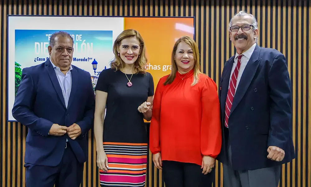 Realiza coloquio sobre el Palacio de Diego Colón