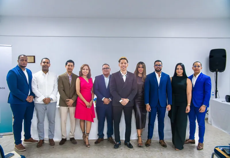 Sociedad de Especialistas Dominicanos en Armonización Facial juramenta nuevos miembros