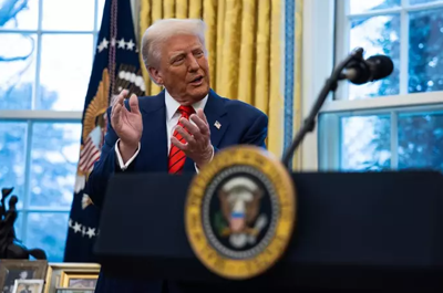 Trump firma orden ejecutiva para volver a las pajitas de plástico