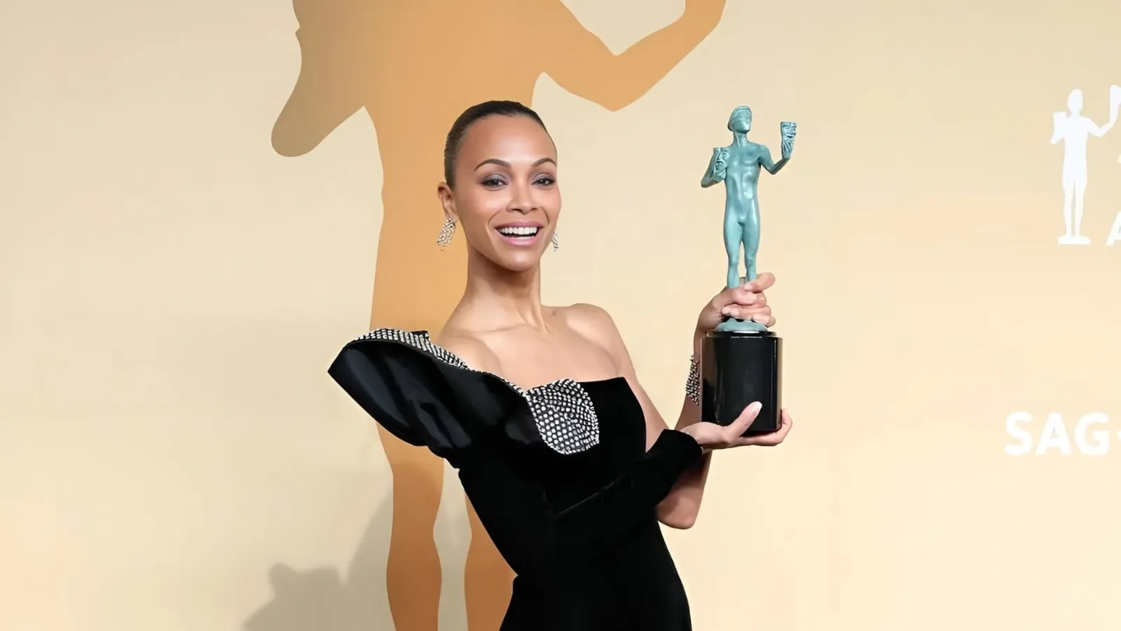 Zoe Saldaña gana mejor actriz de reparto en los SAG Awards