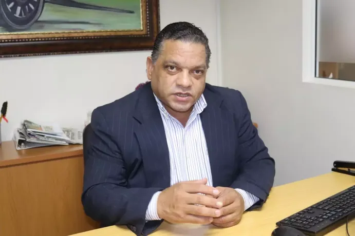 Comienzan a aparecer los candidatos independientes para el 2028; el dirigente choferil Mario Diaz es el primero