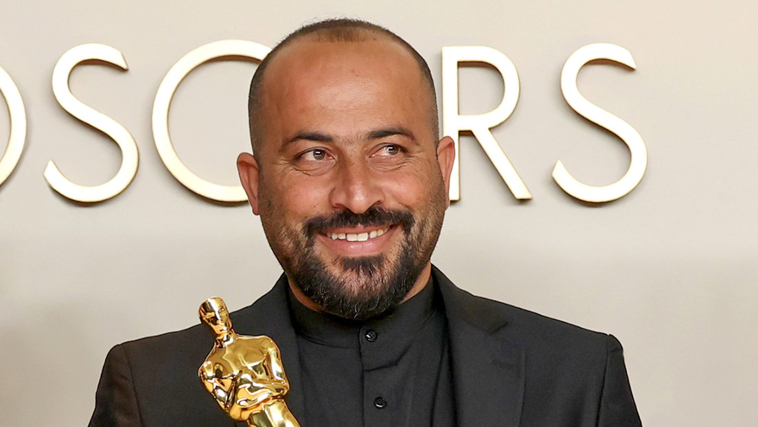 Un director de cine galardonado con un premio Oscar ha sido agredido y detenido por autoridades israelíes.