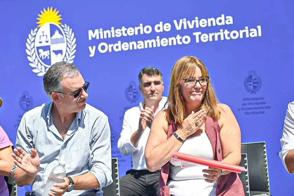 La ministra de Vivienda y Ordenamiento Territorial, Cecilia Cairo, presentó su renuncia a tan solo 48 días de haber comenzado el gobierno de Yamandú Orsi, según informaron medios locales