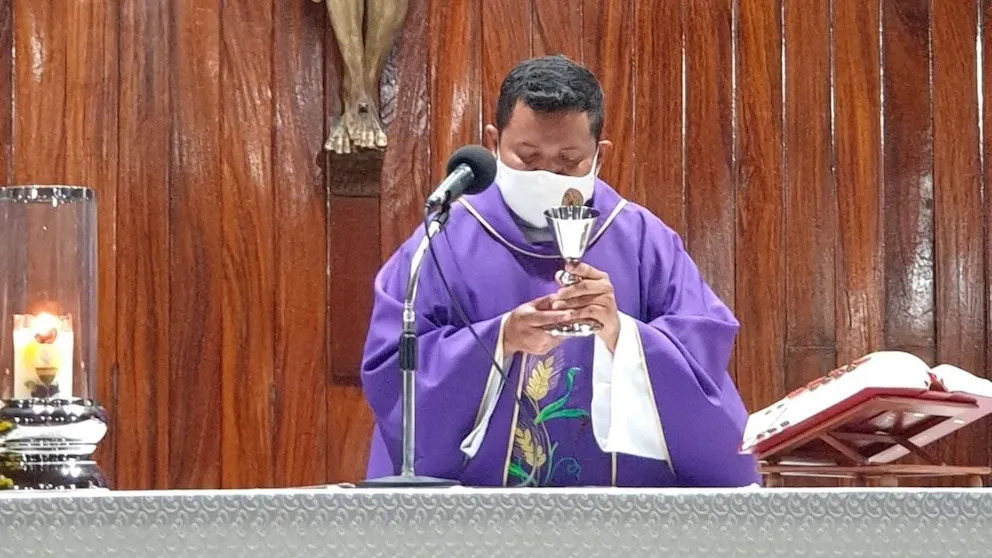 Nuevo ataque a la Iglesia católica: el régimen de Nicaragua prohibió el ingreso de un sacerdote que estaba de misión en EEUU