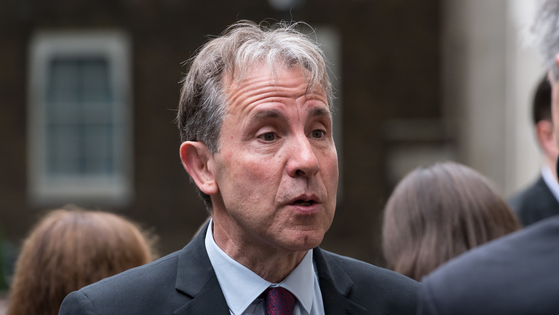 Un diputado del partido gobernante británico ha sido arrestado por abuso de menores y violación.