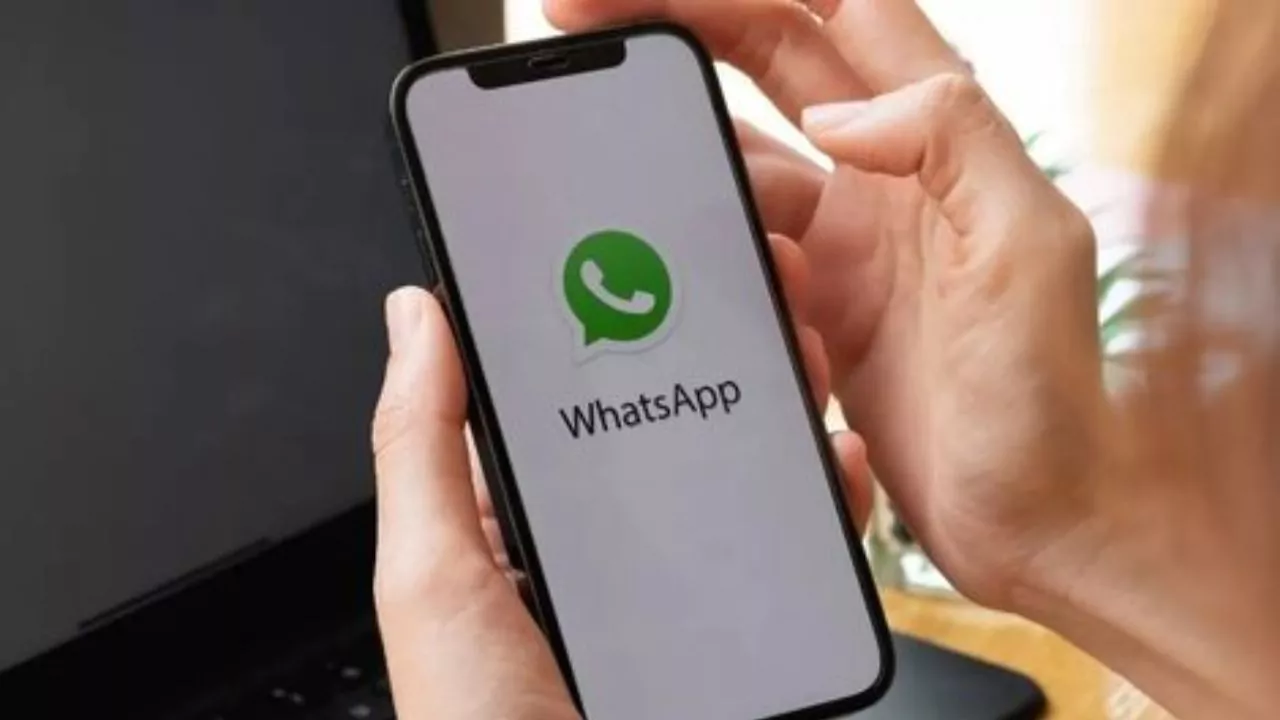 WhatsApp experimenta una caída global los usuarios están teniendo dificultades para enviar mensajes en chats grupales, entre otros problemas.
