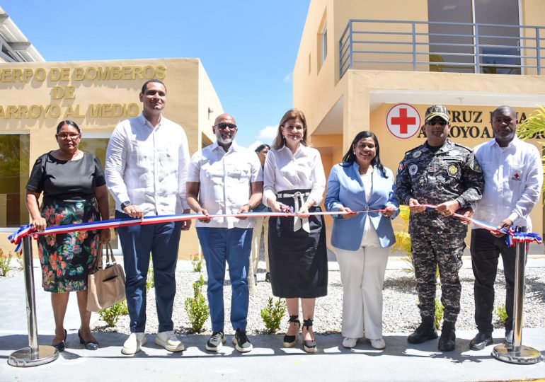 Gobierno inaugura nuevas oficinas gubernamentales y parroquia en Arroyo al Medio, Nagua