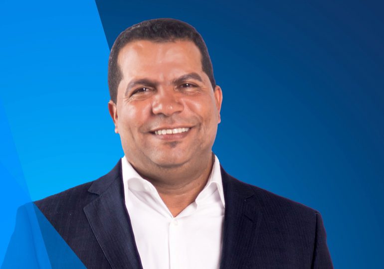 Senador de Pedernales declara su apoyo a la precandidatura de Yayo Sanz Lovatón