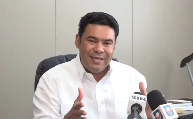 Senador Cholitín dice lo acusan de "rata" por criticar mensaje de odio hacia los haitianos