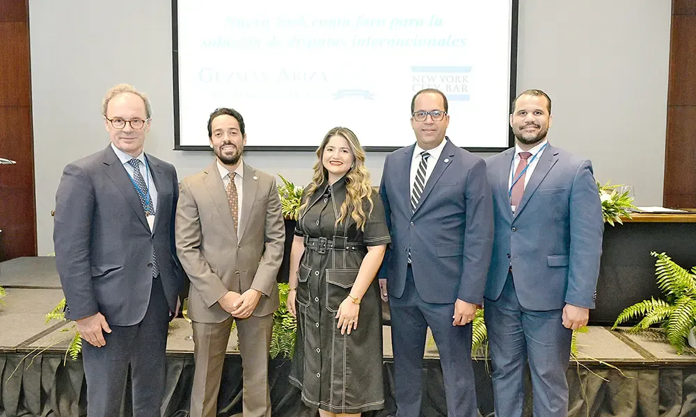 Ofrecen coctel a delegación de abogados de NY