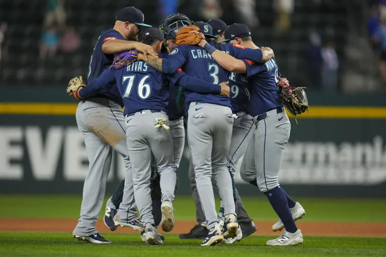 Raleigh conecta dos jonrones y los Marineros limitan a los Rangers a solo tres hits, derrotándolos 13-1.