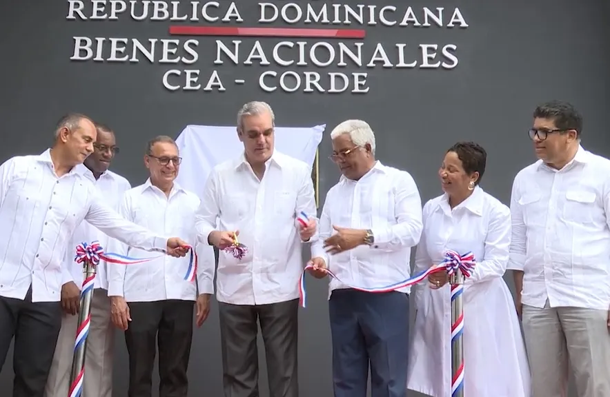Abinader entrega 800 títulos en Alcarrizos y Santo Domingo Este