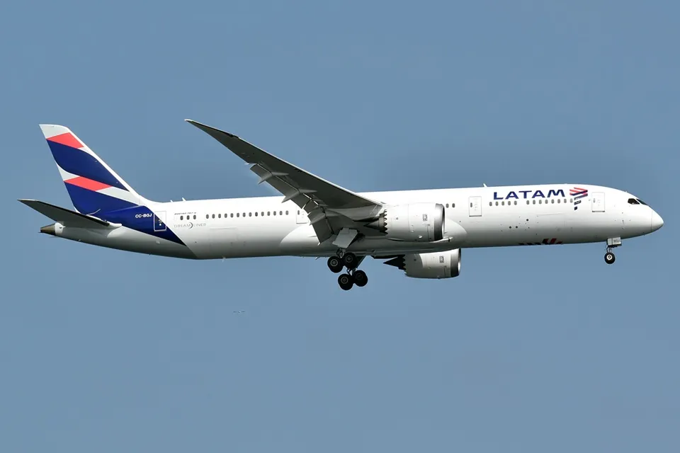 Latam abre desde Argentina siete rutas a Brasil, Perú, USA y Chile