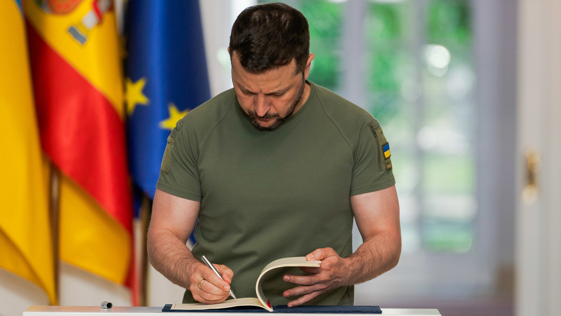 Alexánder Dubinski indicó que, si triunfa el movimiento contra la acción militar con Rusia, Zelenski y su banda no tendrán cabida en la sociedad ucraniana.