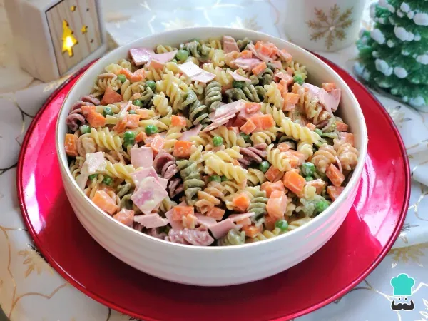Ensalada de fideos navideña