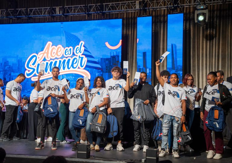 Más de 3,500 estudiantes dominicanos reciben visa para programa Summer Work 2025