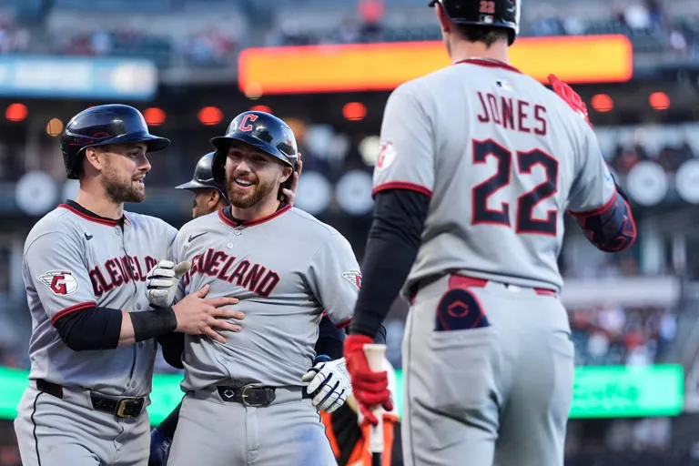 Daniel Schneemann impulsa a los Guardians con jonrón de tres carreras y vencen 4‑2 a los Giants