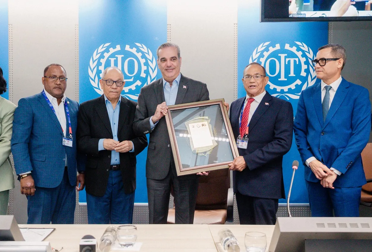 Presidente Abinader recibe reconocimiento en la OIT