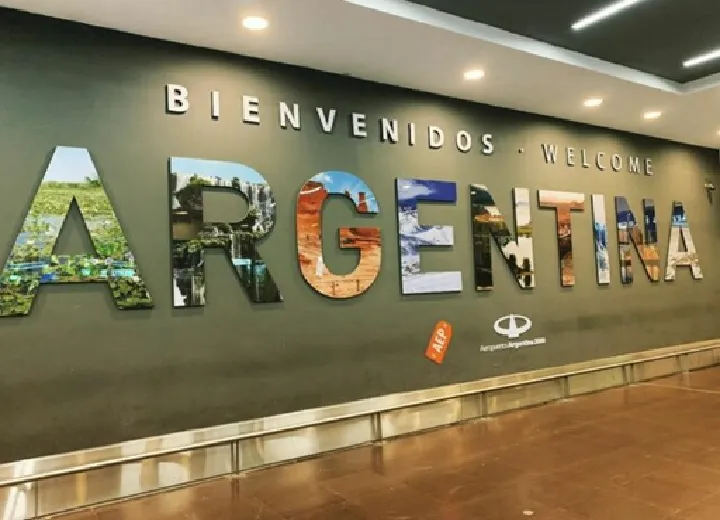 Milei impone seguro de salud para poder entrar en Argentina