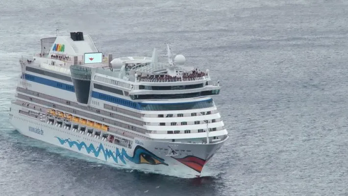 AIDAluna colabora en operación de rescate en el Ártico