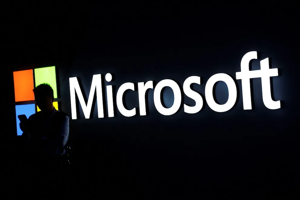 Empleado de Microsoft con 23 años de antigüedad sigue yendo a la oficina tras ser despedido