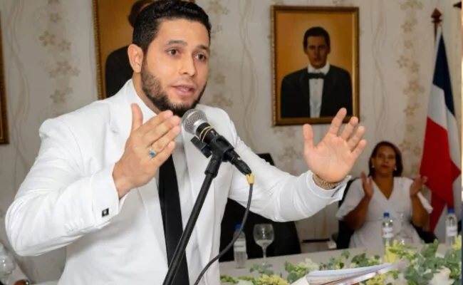 Alcalde de La Otra Banda critica postura de diputados de Higüey sobre proyecto de ley que beneficiaría a distritos municipales