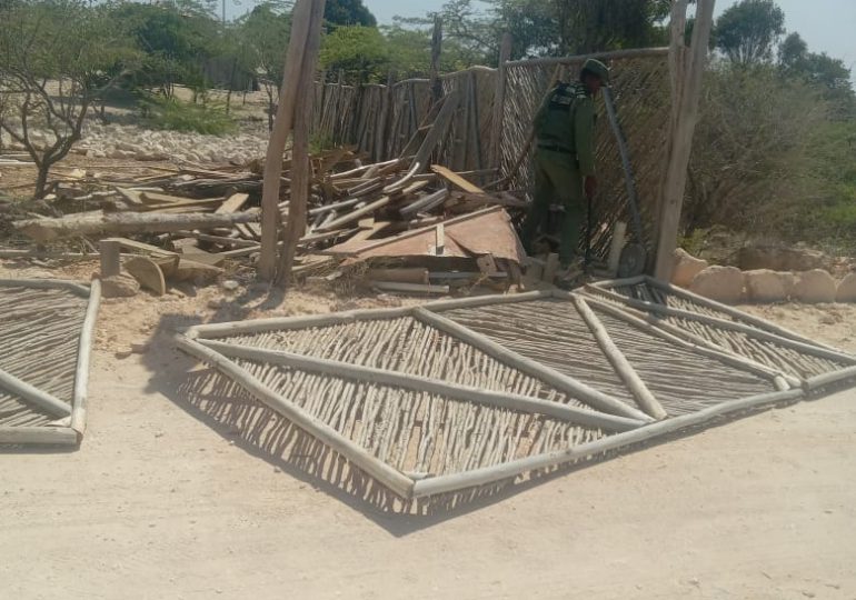 SENPA y Medio Ambiente retiran verja ilegal que impedía el acceso público a la playa La Cueva de las Águilas en Pedernales