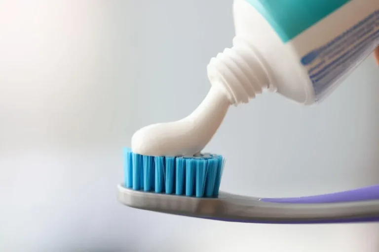 Alerta: Salud Pública investiga posibles reacciones adversas en uso de pasta dental