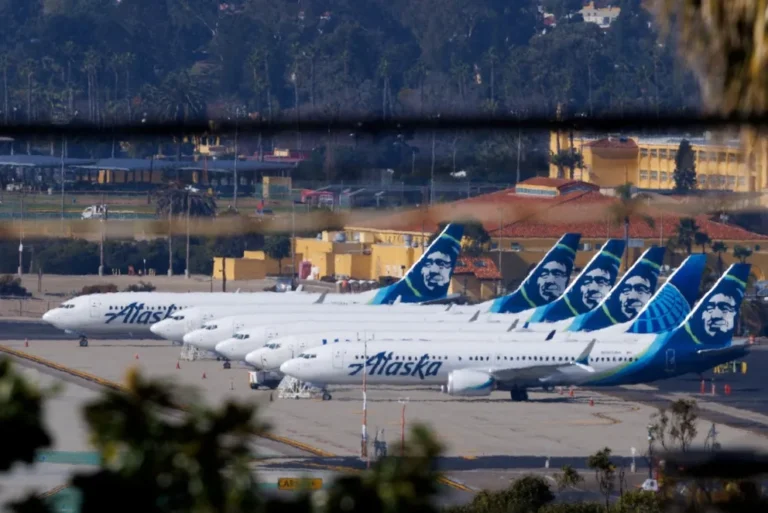 ALASKA AIRLINES SUSPENDE TODOS SUS VUELOS TRAS FALLA INFORMÁTICA MASIVA