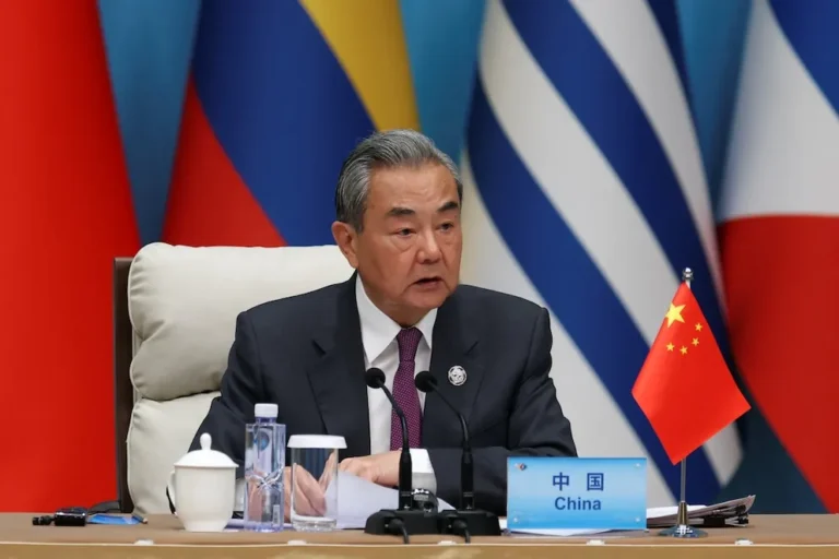 EEUU y China Retoman Diálogo Estratégico en Malasia en Plena Tensión por Taiwán y Rusia
